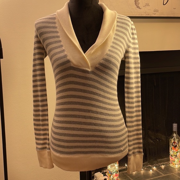Long sleeve gray and white colored striped shirt. - Picture 2 of 16